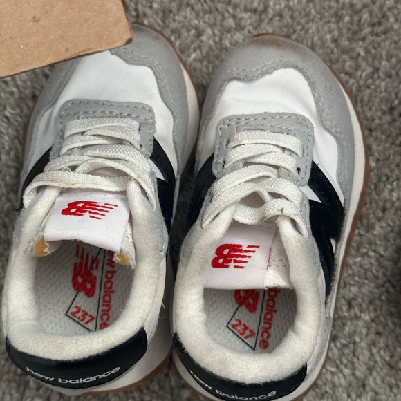 New balance size 5 toddler shoes - Picture 2 of 7